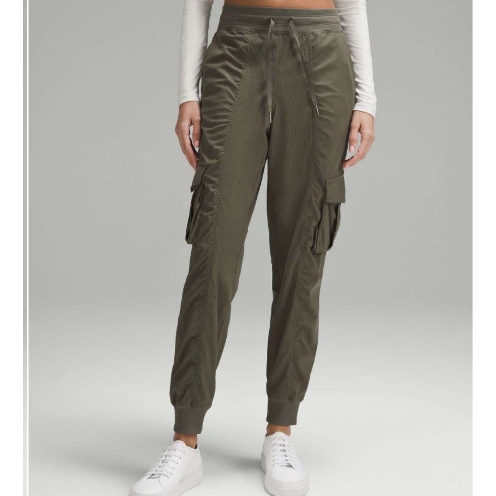 Lululemon Dance Studio Relaxed Fit Mid Rise Cargo Jogger Army Green M Perfect